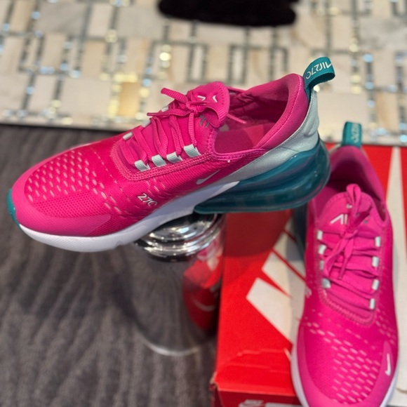 Nike Brand Air Max 270 (Grade School) size 7Y - Picture 4 of 5